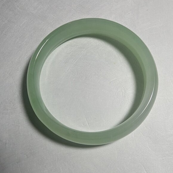 Green Jade Bangle - Picture 2 of 9
